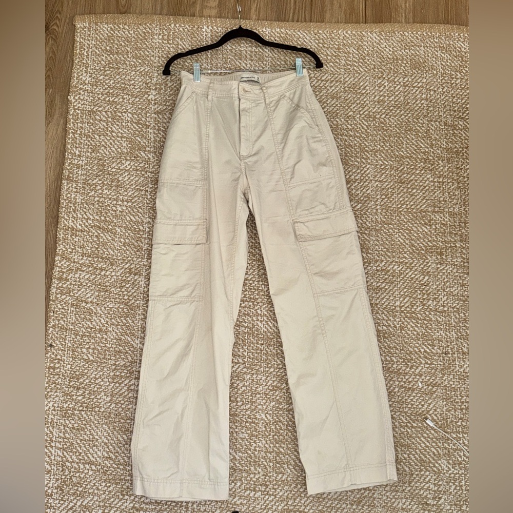 Abercrombie Women’s Cream Cargo Pants - Classic Utility Style- Size 28